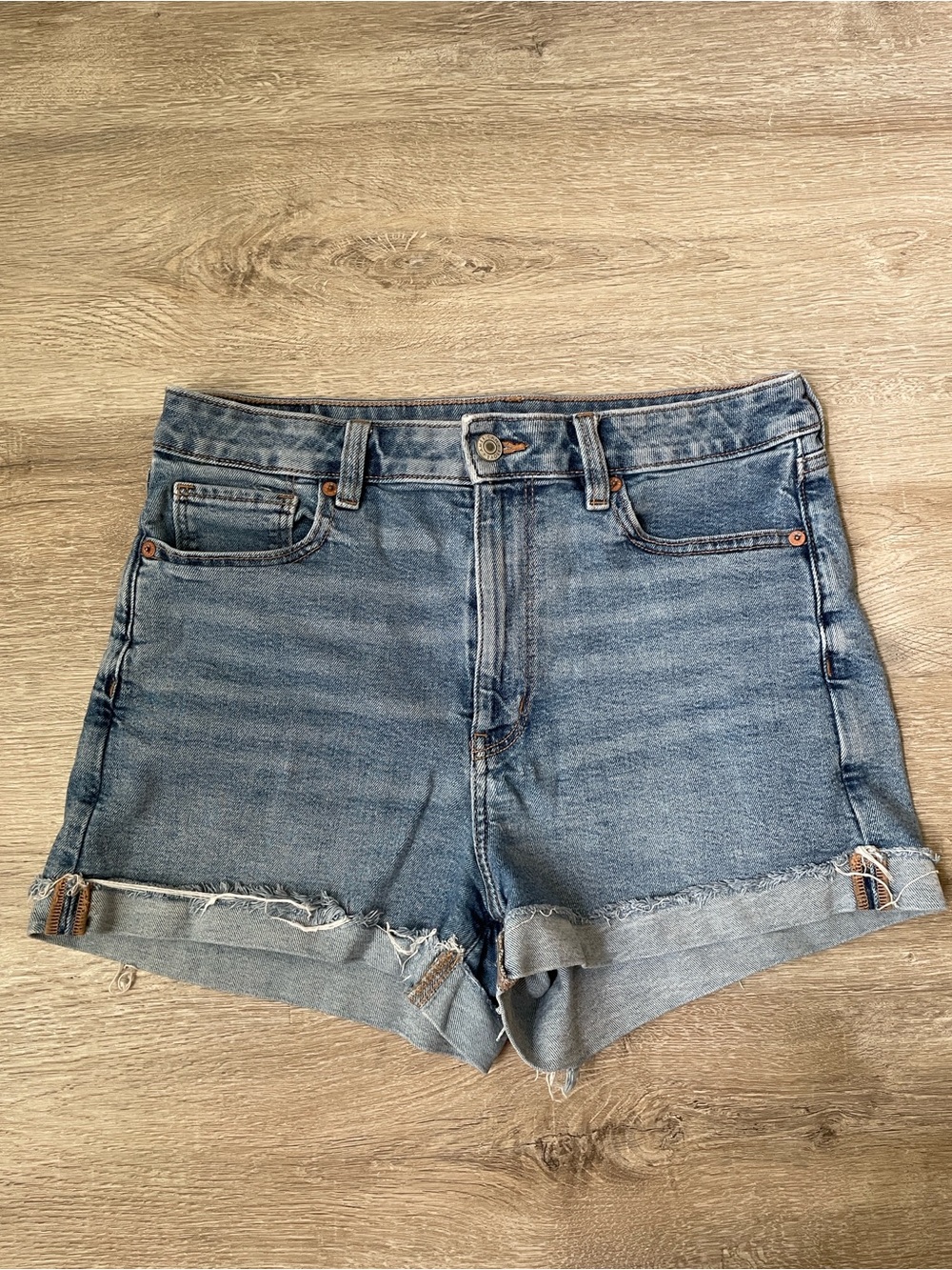 American Eagle | Mom Short size 8
